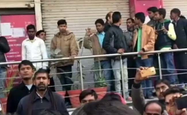 नोएडा : एक्सिस बैंक में फर्जी खातों के मामले में पुलिस ने दर्ज किए दो मामले