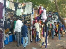 मुंबई : नोटबंदी से कॉलेज छात्रों की खरीदारी का बड़ा बाज़ार फैशन स्ट्रीट भी प्रभावित मुंबई : नोटबंदी से कॉलेज छात्रों की खरीदारी का बड़ा बाज़ार फैशन स्ट्रीट भी प्रभावित