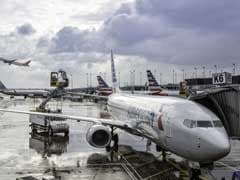 Midwest Snow Storm Grounds Hundreds Of Chicago Flights