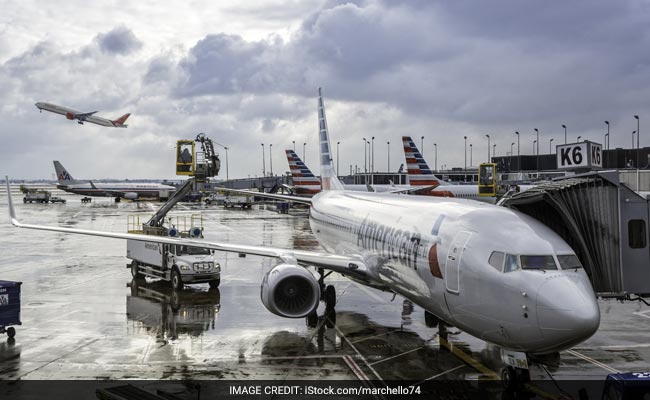 Midwest Snow Storm Grounds Hundreds Of Chicago Flights