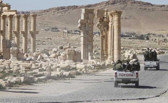 Russian Air Strikes Force ISIS Retreat In Syria's Palmyra: Report