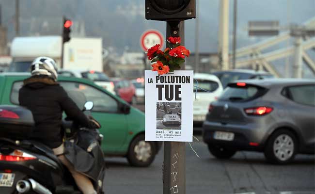 Paris Choked By Worst Winter Pollution In A Decade, Makes Public Transport Free