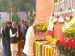 जब 15 बरस पहले लोकतंत्र का मंदिर हुआ लहुलूहान...संसद में दी गई श्रद्धांजलि जब 15 बरस पहले लोकतंत्र का मंदिर हुआ लहुलूहान...संसद में दी गई श्रद्धांजलि
