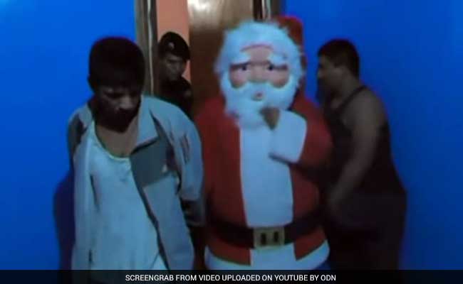 In This Country, Santa Claus Caught 4 Drug Traffickers. Video Goes Viral.