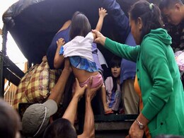 Tens Of Thousands Flee Christmas Day Typhoon In Philippines Tens Of Thousands Flee Christmas Day Typhoon In Philippines