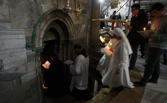 Pilgrims in Bethlehem, fears in Europe on Christmas Eve