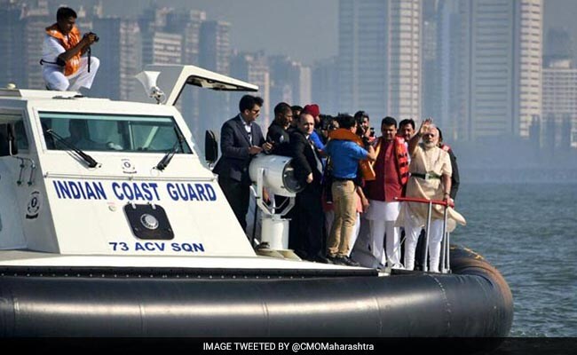 देखें तस्वीरें : पीएम मोदी ने होवरक्राफ्ट पर सवार होकर शिवाजी स्मारक का जल पूजन किया देखें तस्वीरें : पीएम मोदी ने होवरक्राफ्ट पर सवार होकर शिवाजी स्मारक का जल पूजन किया