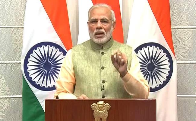 नववर्ष 2017 पर पीएम नरेंद्र मोदी का वरिष्ठ नागरिकों को तोहफा- 10 साल की जमा पर 8% ब्याज की गारंटी