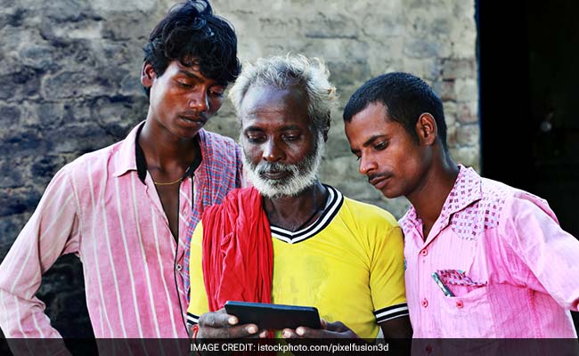 School children In Khargone Teach Locals To Use Mobile Apps For Payments