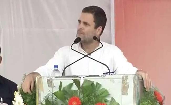 गुजरात के मेहसाणा में राहुल गांधी की रैली से पहले अज्ञात लोगों ने फाड़े पोस्टर