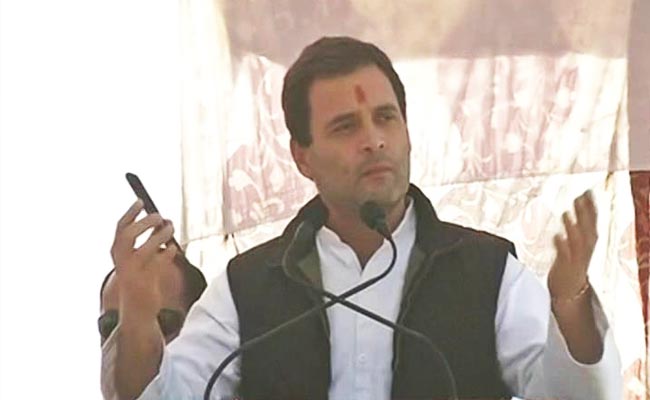 नोटबंदी नकदी अर्थव्यवस्था एवं गरीबों पर बमबारी है : राहुल गांधी