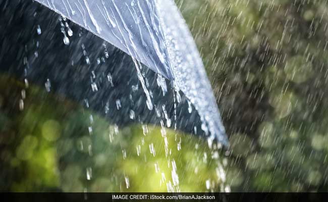 कर्नाटक चुनाव पर बारिश का साया, जल्द वोट डालने की अपील