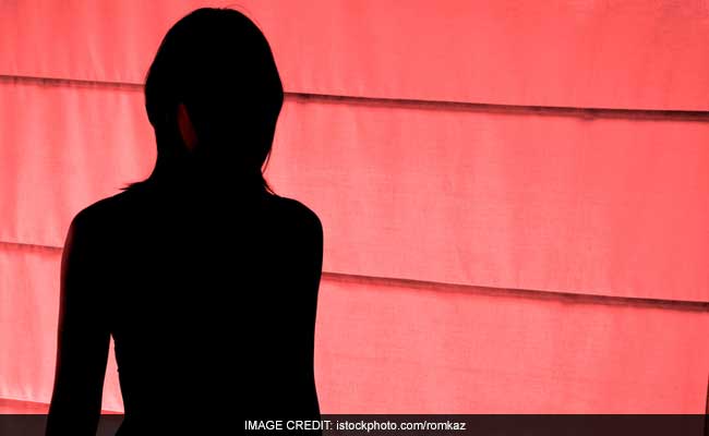 बीकानेरः गुमसुदा बेटे की शिकायत करने थाने पहुंची थी महिला, पुलिस के तीन जवानों ने किया रेप बीकानेरः गुमसुदा बेटे की शिकायत करने थाने पहुंची थी महिला, पुलिस के तीन जवानों ने किया रेप