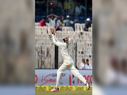 INDvsENG टेस्ट : बेयरस्टॉ ने खेला शॉट, रवींद्र जडेजा ने पीछे की ओर लगाई लंबी दौड़, थम गईं सांसें और... INDvsENG टेस्ट : बेयरस्टॉ ने खेला शॉट, रवींद्र जडेजा ने पीछे की ओर लगाई लंबी दौड़, थम गईं सांसें और...