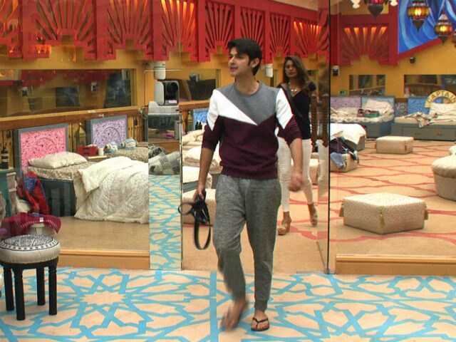 Bigg Boss 10, December 29, Written Update: Rohan Mehra Locks Himself In Washroom