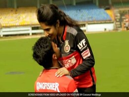 देखिए 'सचिन' का खास Video, क्या आपने किसी क्रिकेटर को शादी का एलान इस अंदाज में करते देखा है... देखिए 'सचिन' का खास Video, क्या आपने किसी क्रिकेटर को शादी का एलान इस अंदाज में करते देखा है...