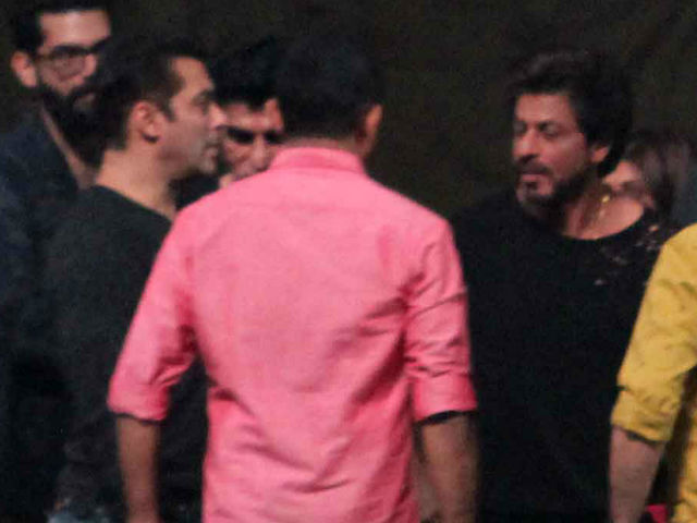 Shah Rukh, Salman Khan Rehearse For Award Show. See Pics