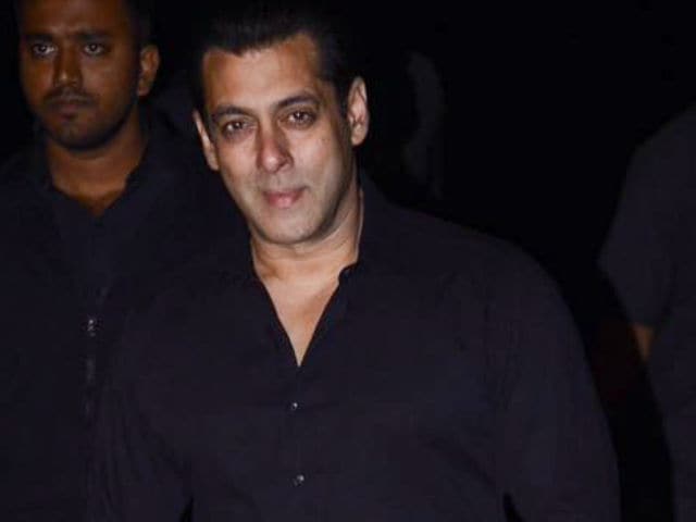 Salman Khan's 51st Birthday Dhamaka With Friends And Family. See Pics