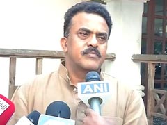 बीएमसी चुनाव: मुंबई कांग्रेस अध्यक्ष संजय निरुपम का इस्तीफा, वोटरों पर भड़के मिलिंद देवड़ा