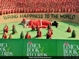 सुदर्शन पटनायक ने सांता क्लॉज की रेत की 1,000 मूर्तियां बनाकर विश्व रिकॉर्ड बनाया सुदर्शन पटनायक ने सांता क्लॉज की रेत की 1,000 मूर्तियां बनाकर विश्व रिकॉर्ड बनाया