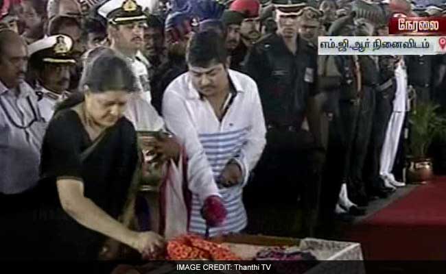 Jayalalithaa Buried, Last Rites Performed By Closest Aide Sasikala Natarajan