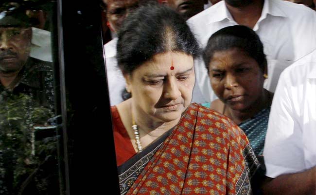 Chief Minister, Others Meet Sasikala Natarajan At Jayalalithaa's Poes Garden