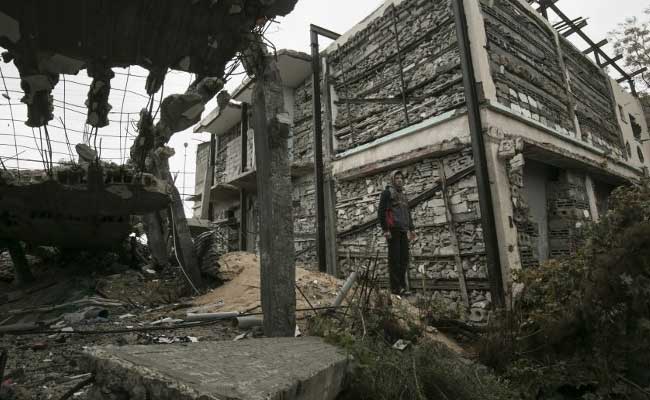 Artist Brings Beauty To War-Damaged Gaza Home