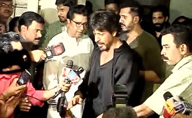 SRK Meets Raj Thackeray On <i>Raees</i>, 'Assures' Him On Pak Actor Rumour