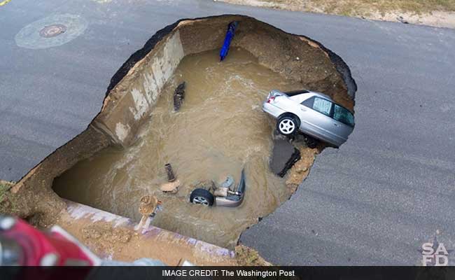 'No Way They Were Going To Survive': Texas Sinkhole Swallows Two Cars, Killing A Sheriff's Deputy