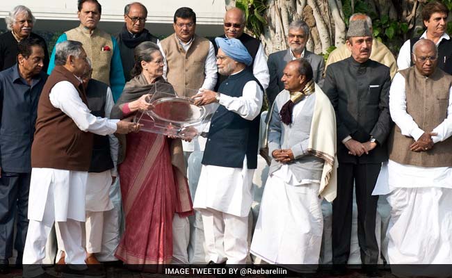 Manmohan Singh, Congress Leaders Greet Sonia Gandhi On Her Birthday