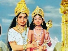 Sridevi's Tribute To J Jayalalithaa On Twitter With Old Photo