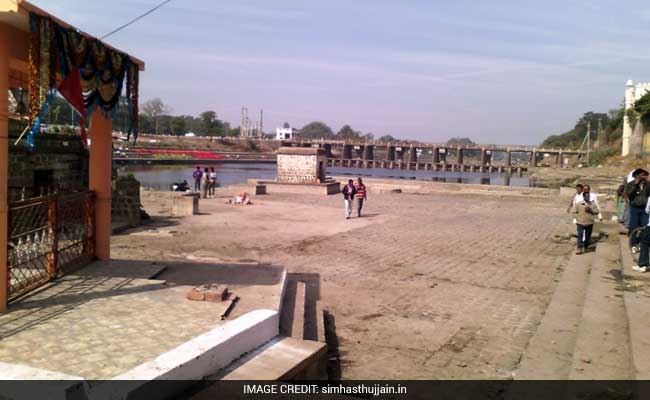 Elderly Man Allegedly Slapped By Sanitary Workers For Open Defecation In Ujjain