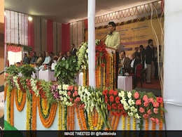 रेलमंत्री सुरेश प्रभु ने लखनऊ को दी कई सौगातें, गोमतीनगर स्टेशन का होगा कायाकल्प रेलमंत्री सुरेश प्रभु ने लखनऊ को दी कई सौगातें, गोमतीनगर स्टेशन का होगा कायाकल्प