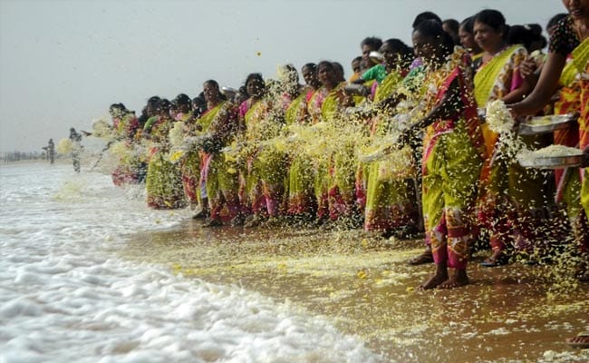 Hundreds Pay Homage To 2004 Tsunami Victims In Tamil Nadu