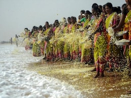 Hundreds Pay Homage To 2004 Tsunami Victims In Tamil Nadu Hundreds Pay Homage To 2004 Tsunami Victims In Tamil Nadu