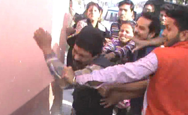10 Injured In Clashes Among Rival Factions Of Trinamool's Students Wing