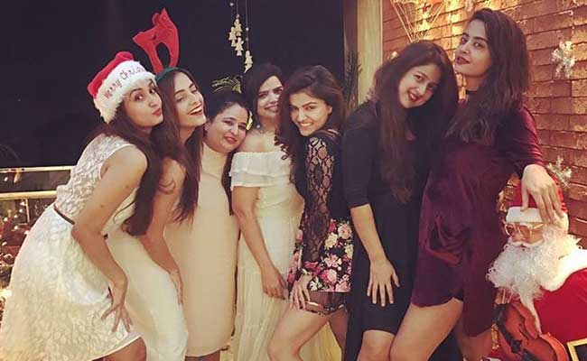 टीवी सितारों ने कुछ ऐसे मनाया क्रिसमस का जश्न, देखें तस्वीरें टीवी सितारों ने कुछ ऐसे मनाया क्रिसमस का जश्न, देखें तस्वीरें