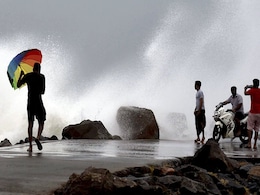 Live: 10 Dead As Cyclone Vardah Makes Landfall; Flight Operations Resume Live: 10 Dead As Cyclone Vardah Makes Landfall; Flight Operations Resume