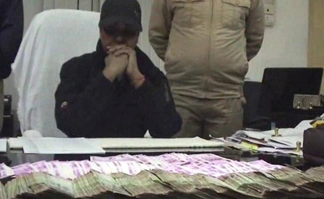 Rs 8.5 Lakhs In New Notes Seized After Police Chase Down SUV In Bengal