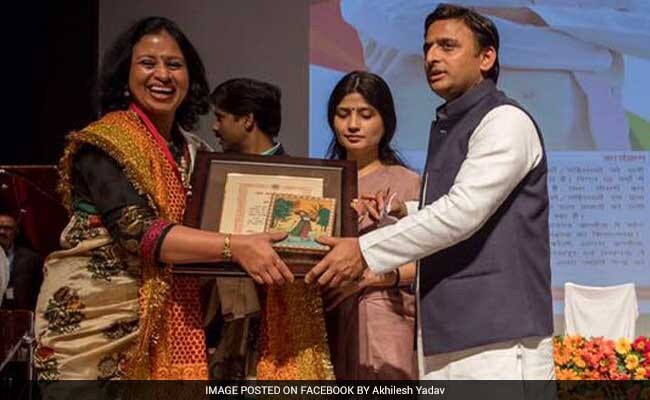 हाईकोर्ट ने 'यश भारती सम्मान' पर अखिलेश सरकार से किया जवाब-तलब हाईकोर्ट ने 'यश भारती सम्मान' पर अखिलेश सरकार से किया जवाब-तलब