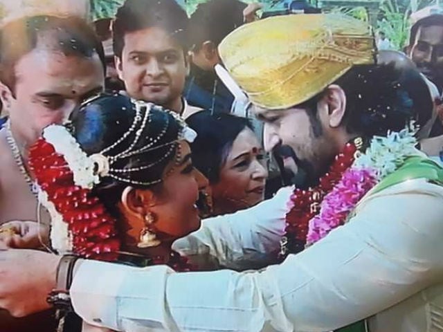 Yash Radhika Sex Video - See Pics from Yash and Radhika Pandit's Wedding