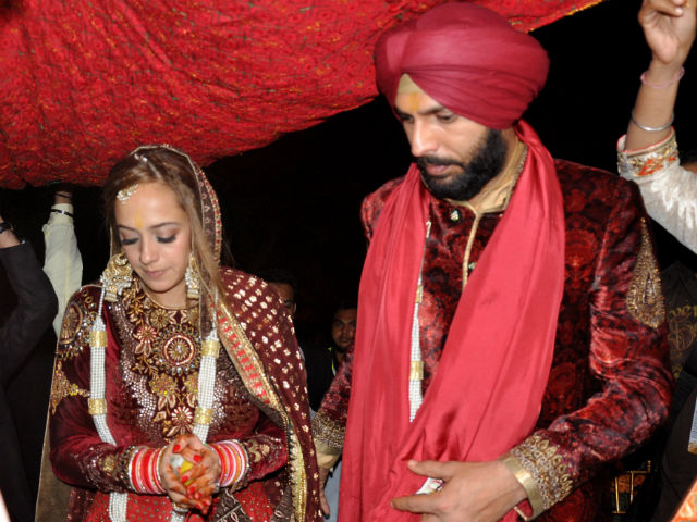 Hazel Keech And Yuvraj Singh <I>Ki Shaadi</i>. See Pics From Wedding