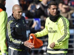 जिनेदिन जिदान ने कहा, महत्वपूर्ण समय के दौरान क्रिस्टियानो रोनाल्डो टीम के साथ हमेशा मौजूद रहे हैं जिनेदिन जिदान ने कहा, महत्वपूर्ण समय के दौरान क्रिस्टियानो रोनाल्डो टीम के साथ हमेशा मौजूद रहे हैं