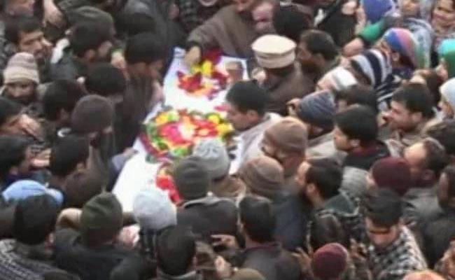 Thousands Gather In Kashmir To Give Policeman A Hero's Funeral