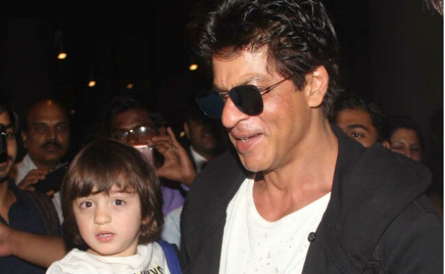 PHOTOS: नन्हें अबराम भी कर रहे हैं पिता शाहरुख खान की फिल्म 'रईस' का प्रचार