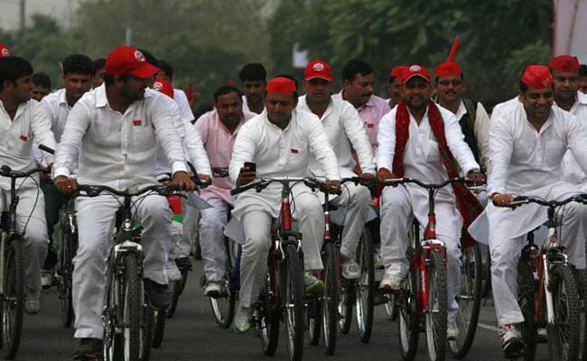 Samajwadi Party's 'Cycle Track' May Go Smartphone, Samajwadi Pension Way