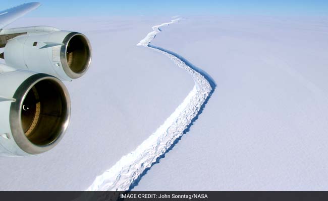 Enormous Antarctic Ice Shelf Rift Grows By Another 6 Miles