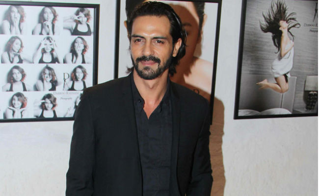 'मां ने दी कैंसर को मात', अर्जुन रामपाल ने ट्विटर पर ऐसे जाहिर की खुशी