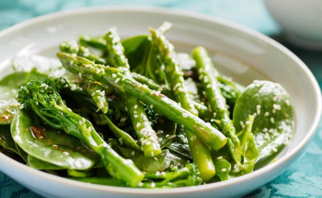 6 Incredible Benefits of Asparagus, the Nutrient Powerhouse