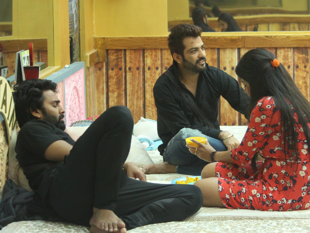 <I>Bigg Boss 10</i>, January 10, Written Update: Now, Manu And Manveer Will Fight For The Ticket To Finale